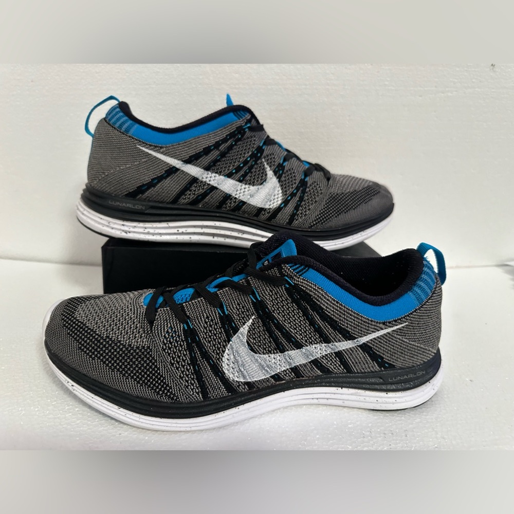 Nike Men Shoe Flyknit One Size
10M Athletic Running Sneaker Pre
Owned